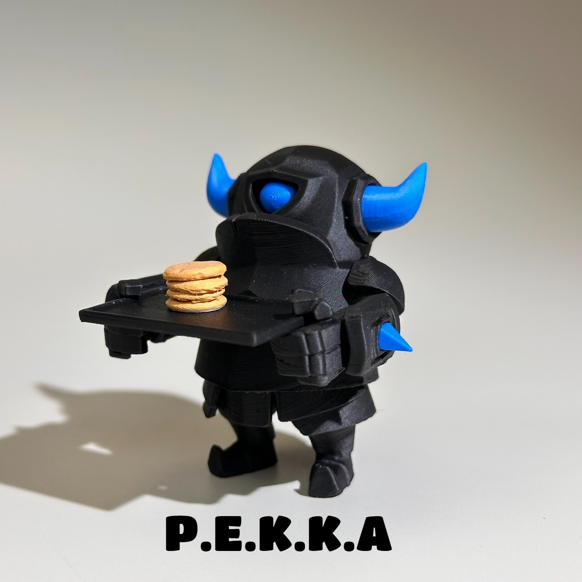Clash Royale P.E.K.K.A. with P - Gaming Console Mini avaliação e preço